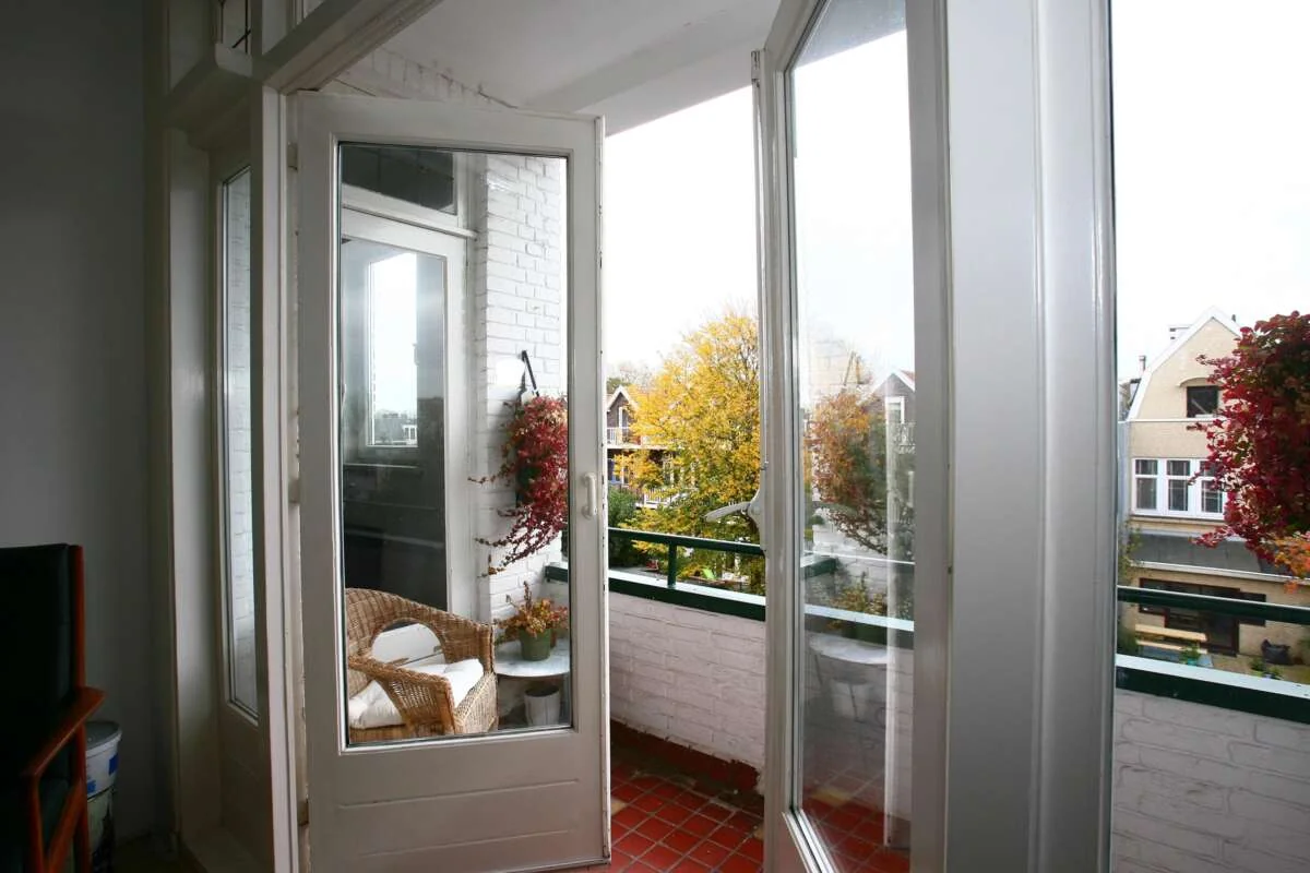 geblurde versie van de foto als achtergrond