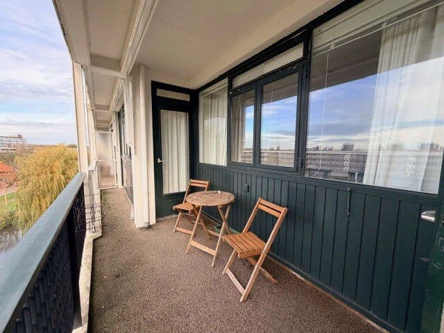 geblurde versie van de foto als achtergrond