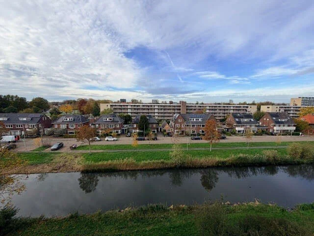 geblurde versie van de foto als achtergrond