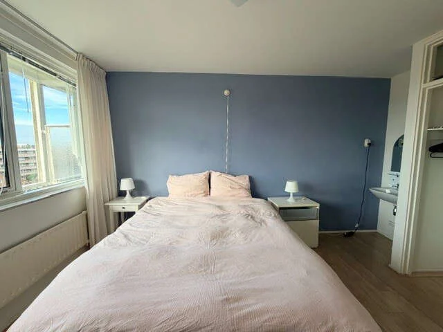 geblurde versie van de foto als achtergrond