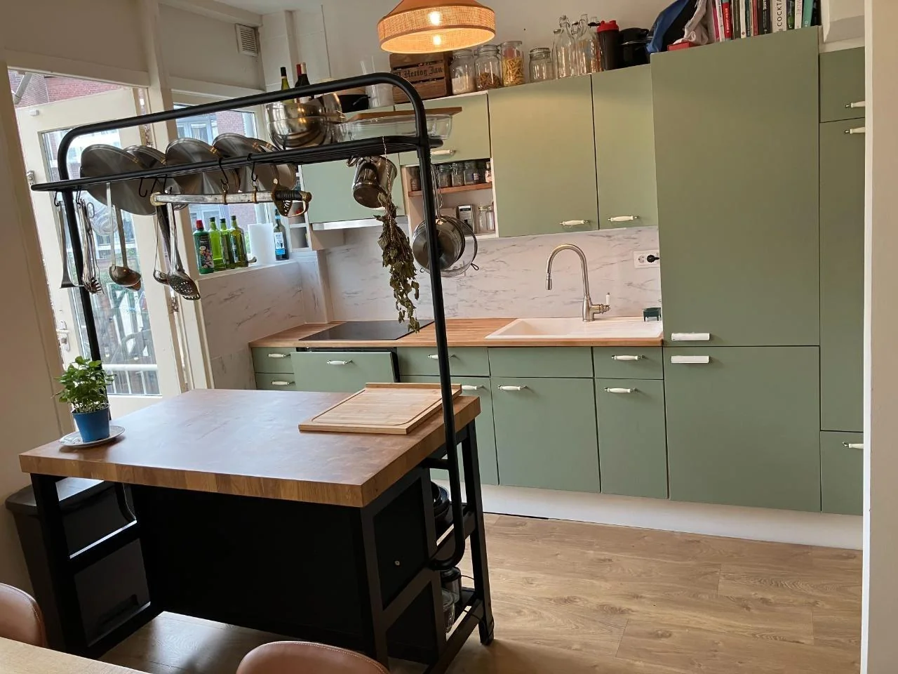 geblurde versie van de foto als achtergrond