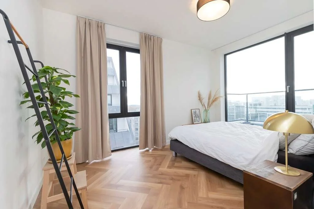 geblurde versie van de foto als achtergrond