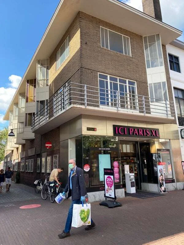 geblurde versie van de foto als achtergrond