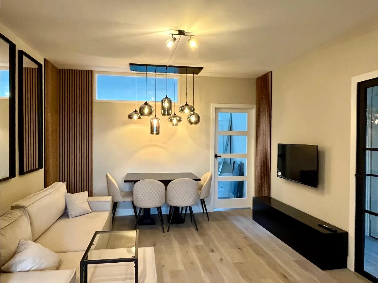 geblurde versie van de foto als achtergrond