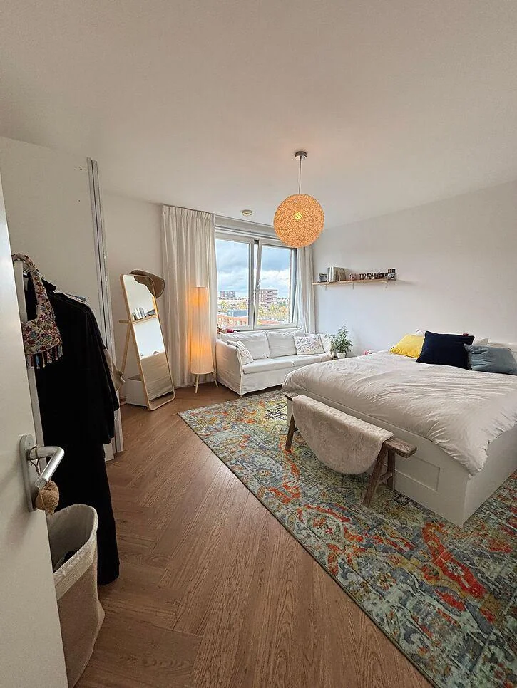 geblurde versie van de foto als achtergrond