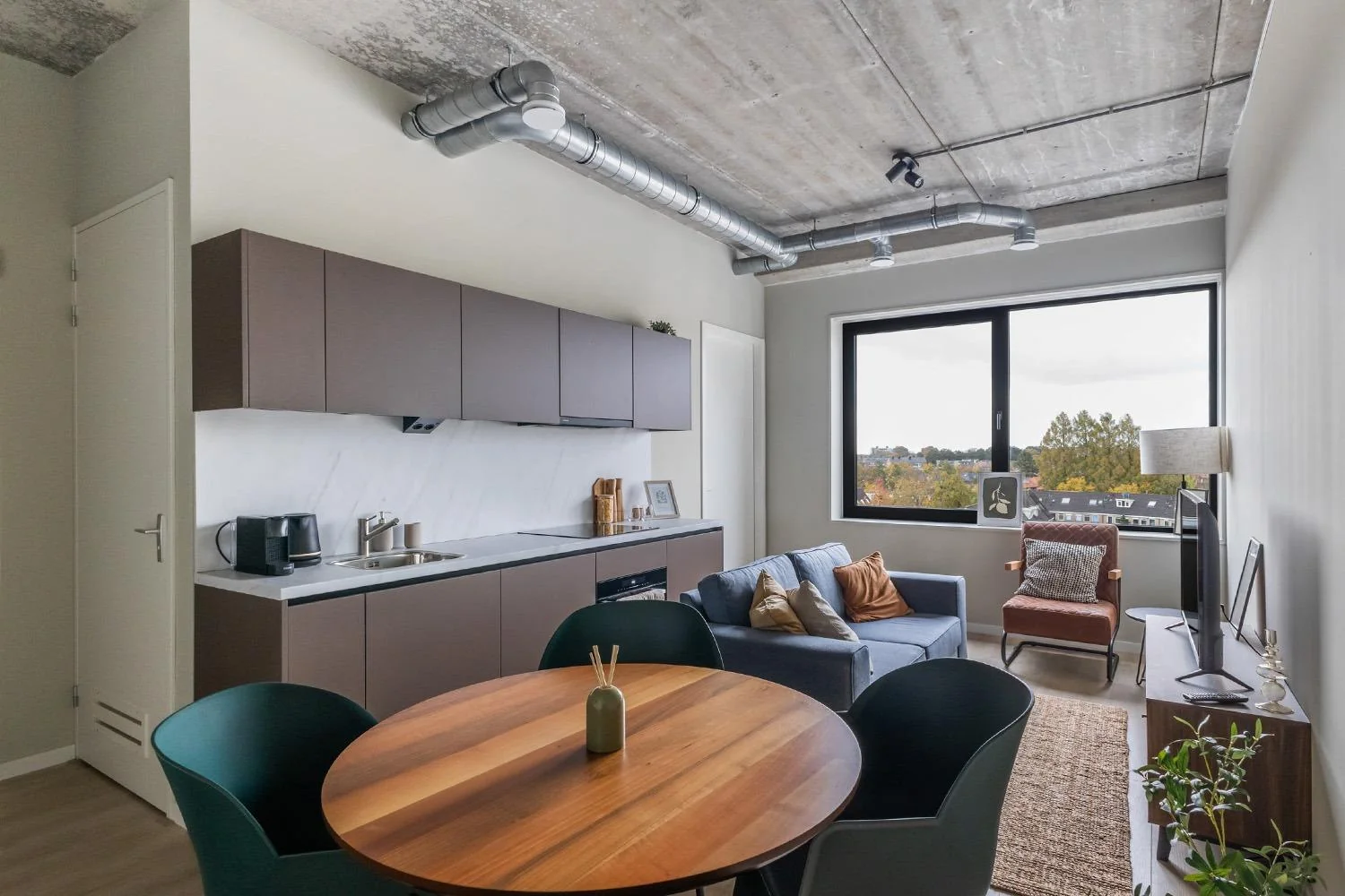 geblurde versie van de foto als achtergrond