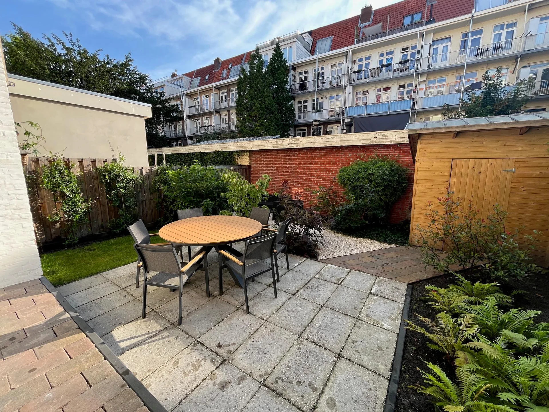 geblurde versie van de foto als achtergrond