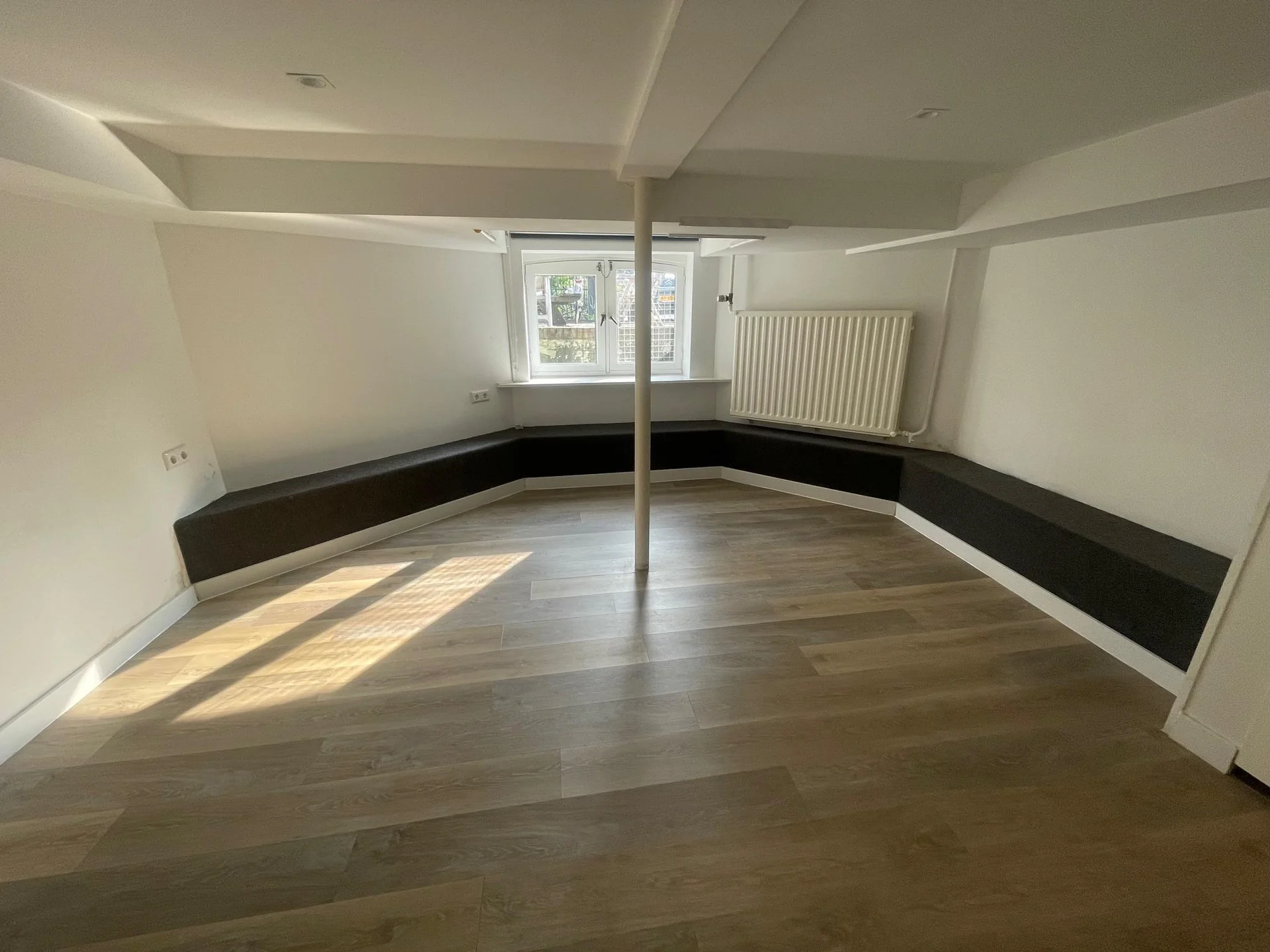 geblurde versie van de foto als achtergrond