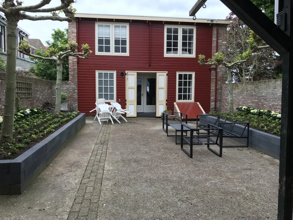 geblurde versie van de foto als achtergrond