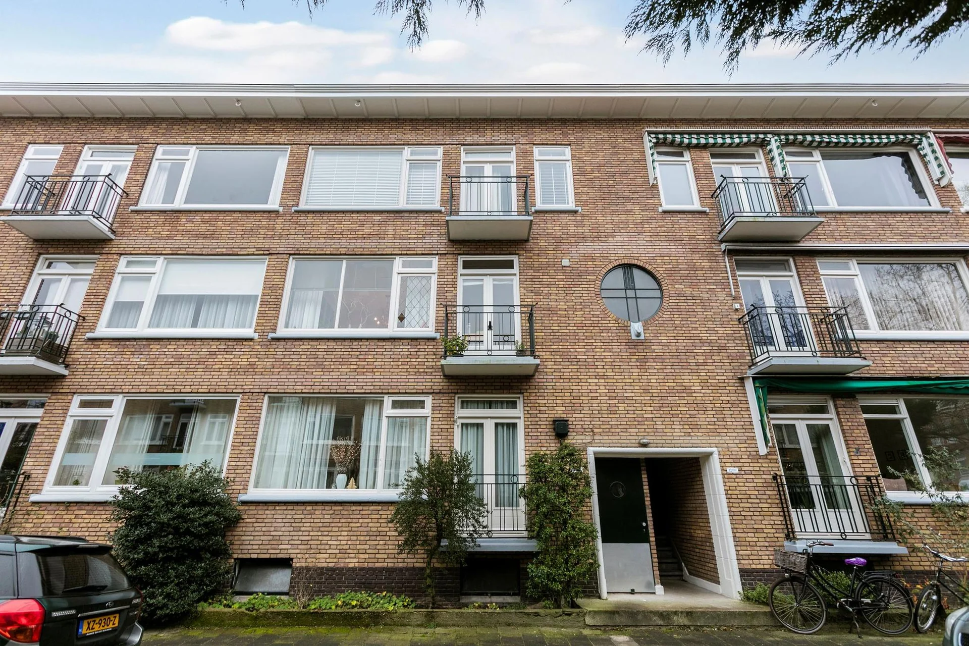 geblurde versie van de foto als achtergrond