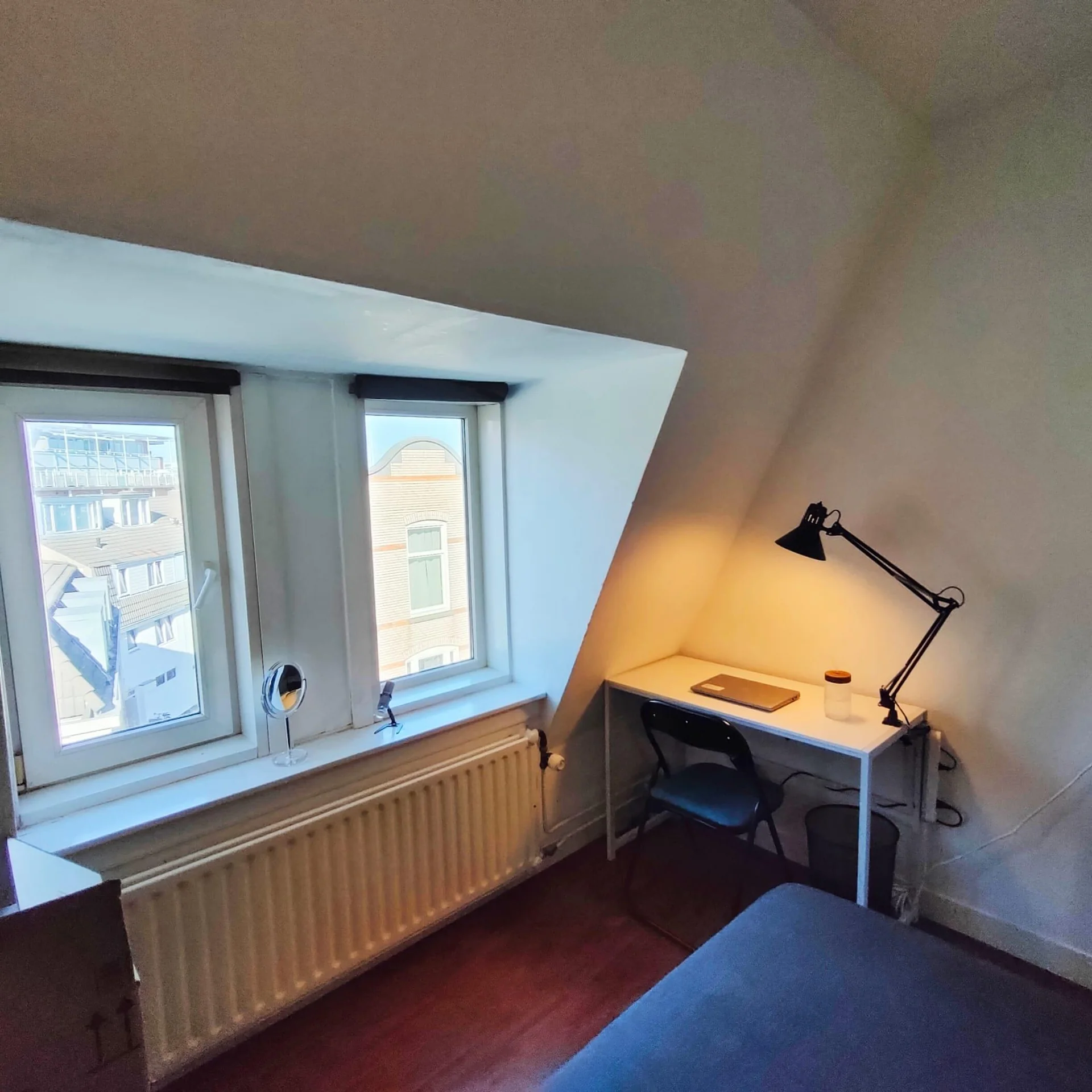 geblurde versie van de foto als achtergrond