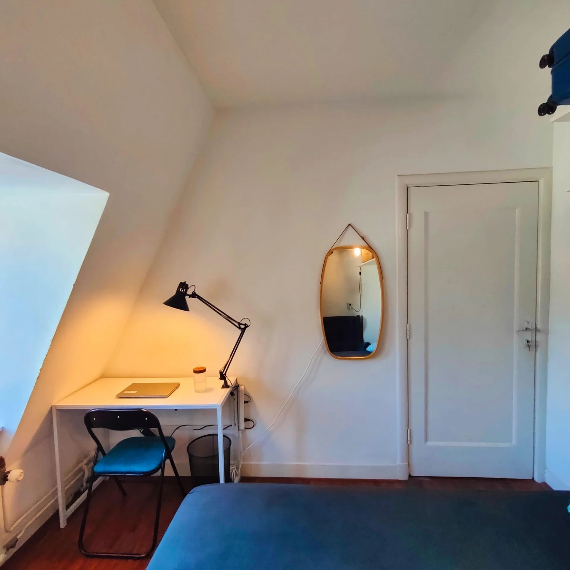 geblurde versie van de foto als achtergrond