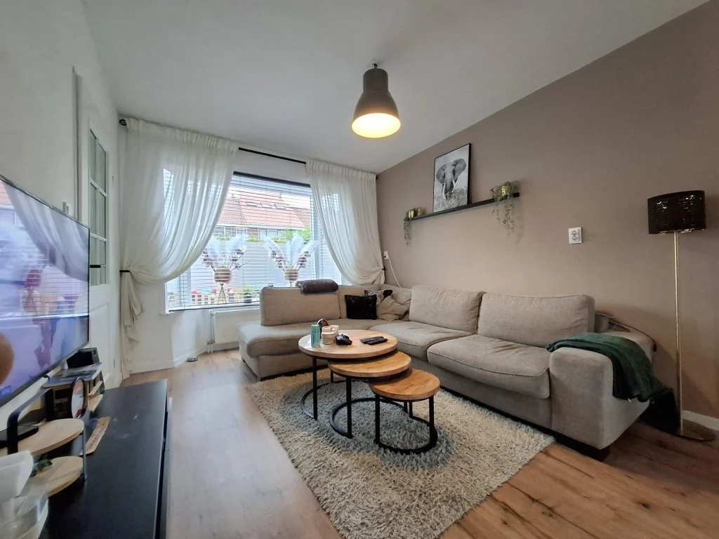 geblurde versie van de foto als achtergrond