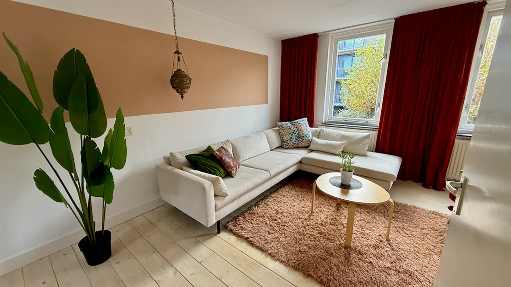 geblurde versie van de foto als achtergrond