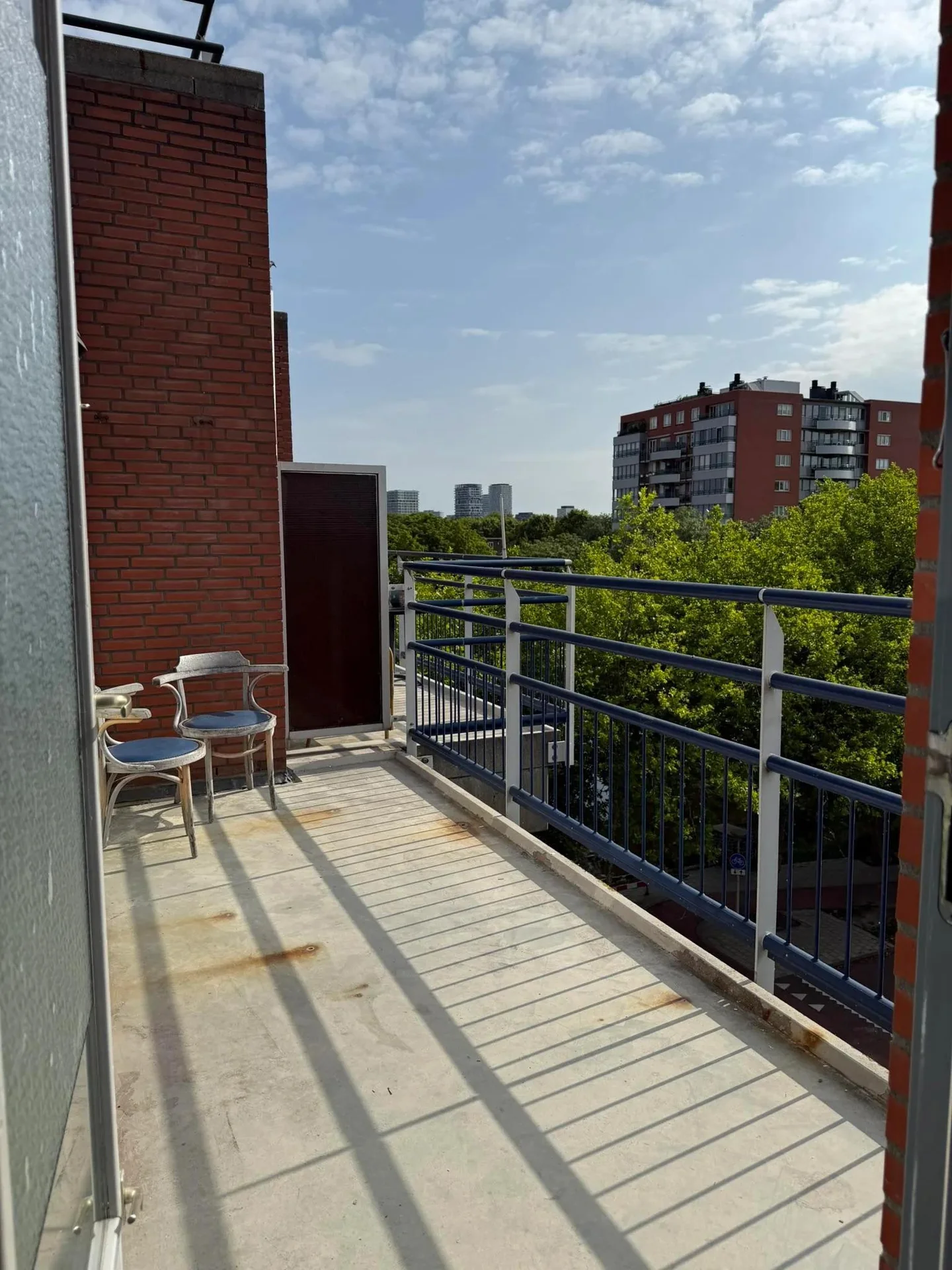 geblurde versie van de foto als achtergrond