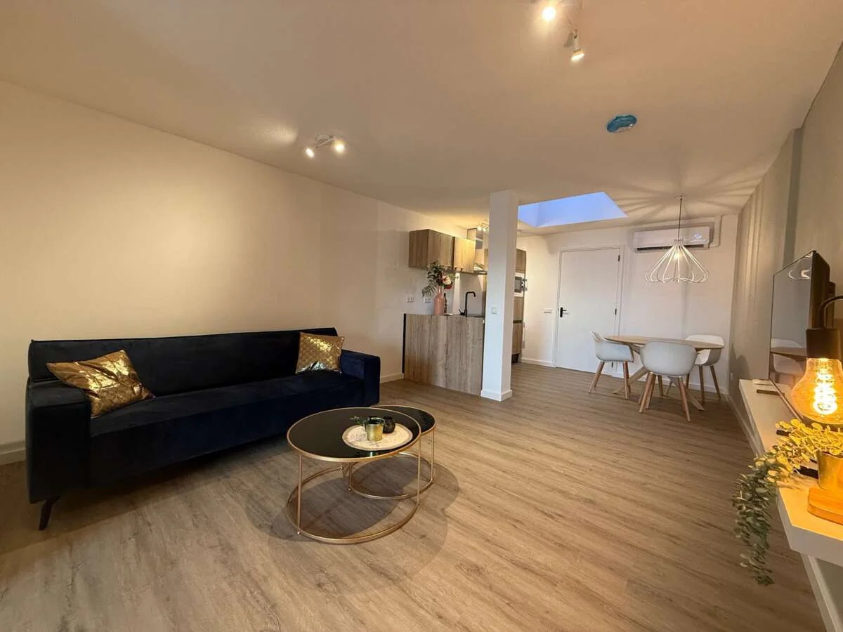 geblurde versie van de foto als achtergrond