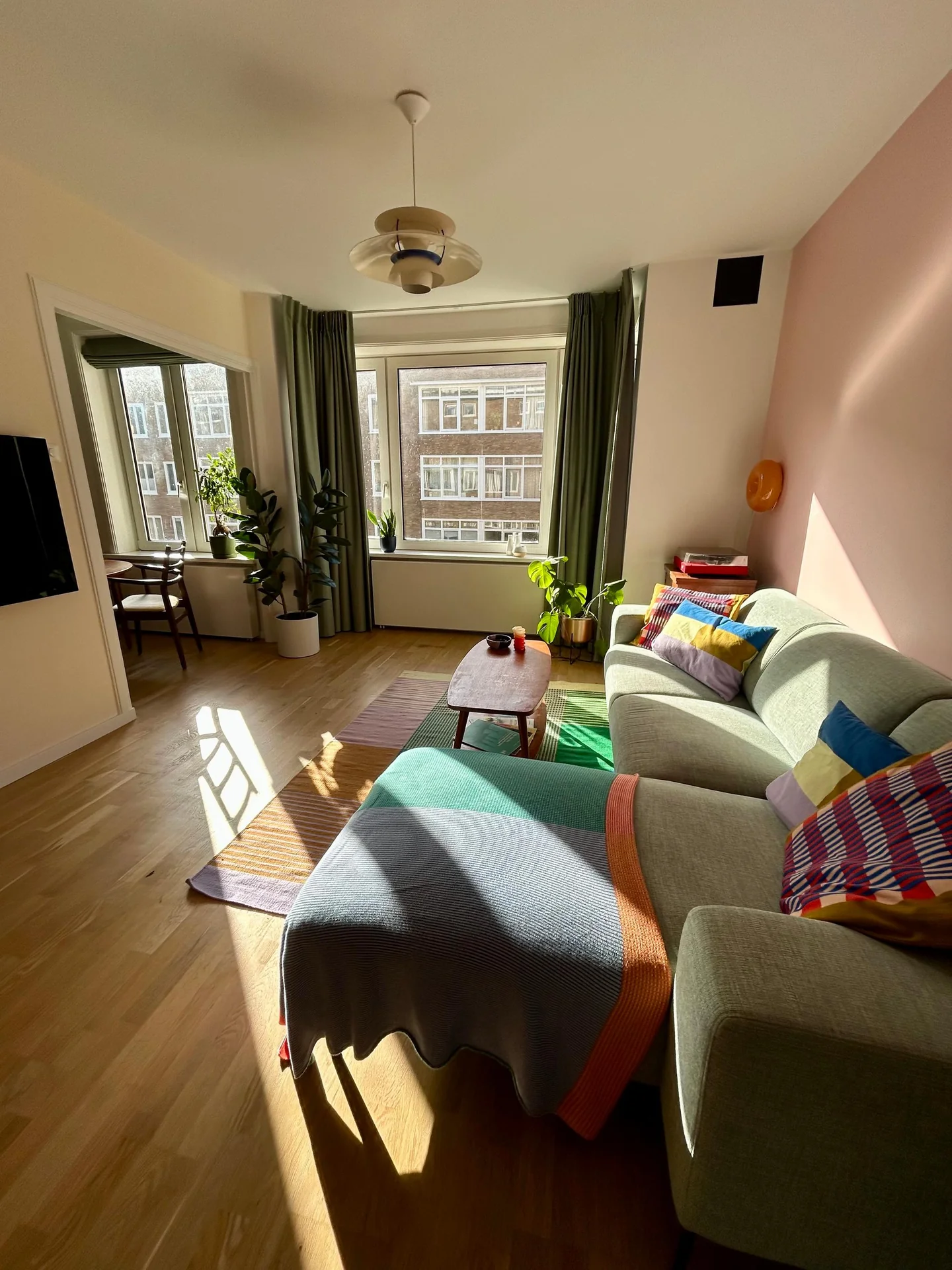 geblurde versie van de foto als achtergrond