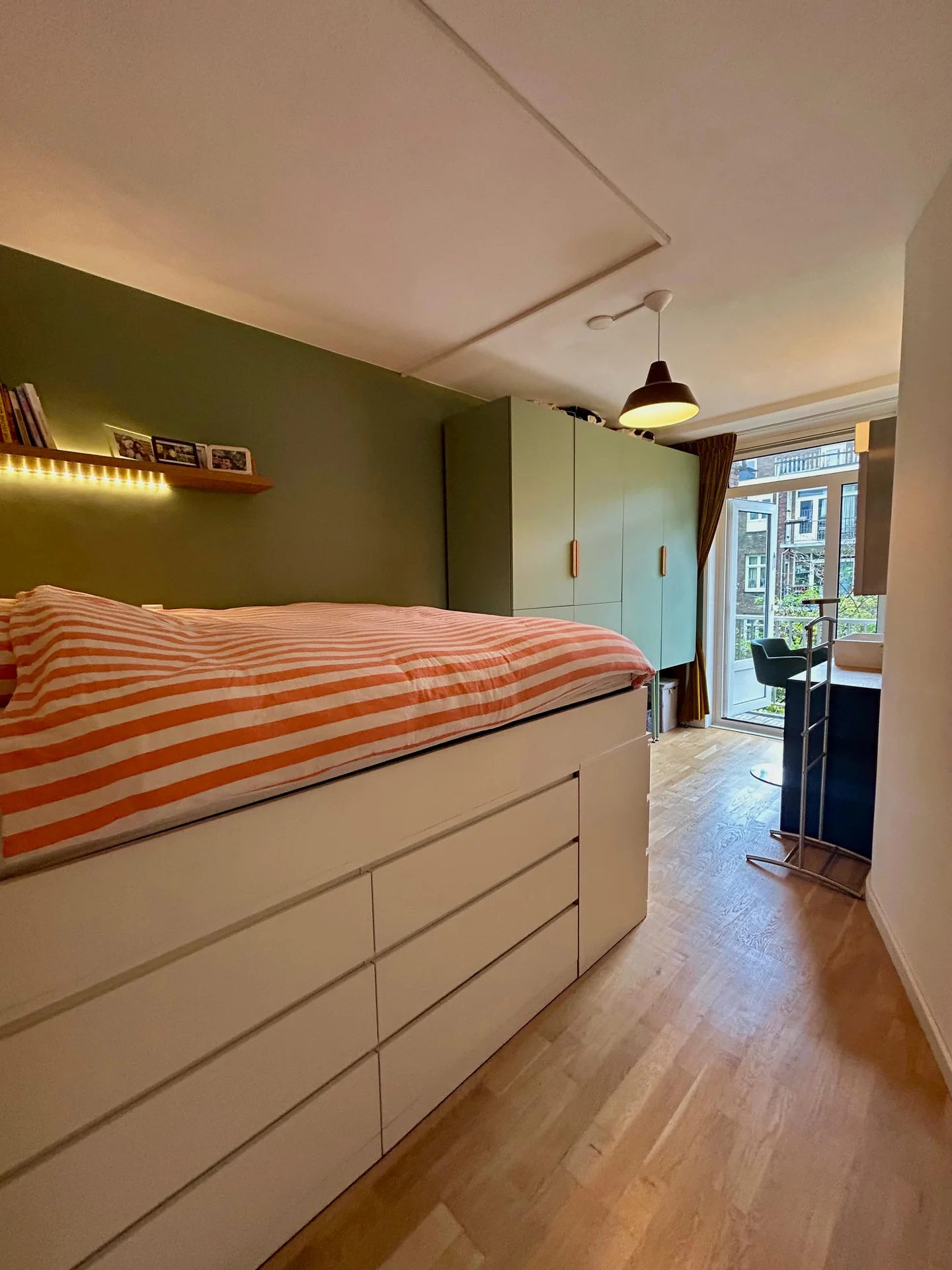 geblurde versie van de foto als achtergrond