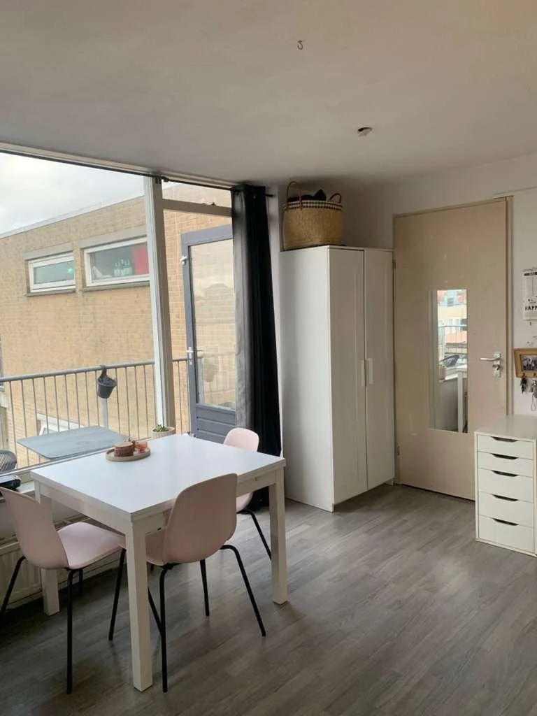 geblurde versie van de foto als achtergrond