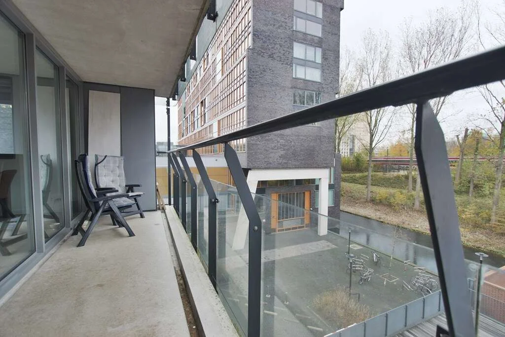 geblurde versie van de foto als achtergrond