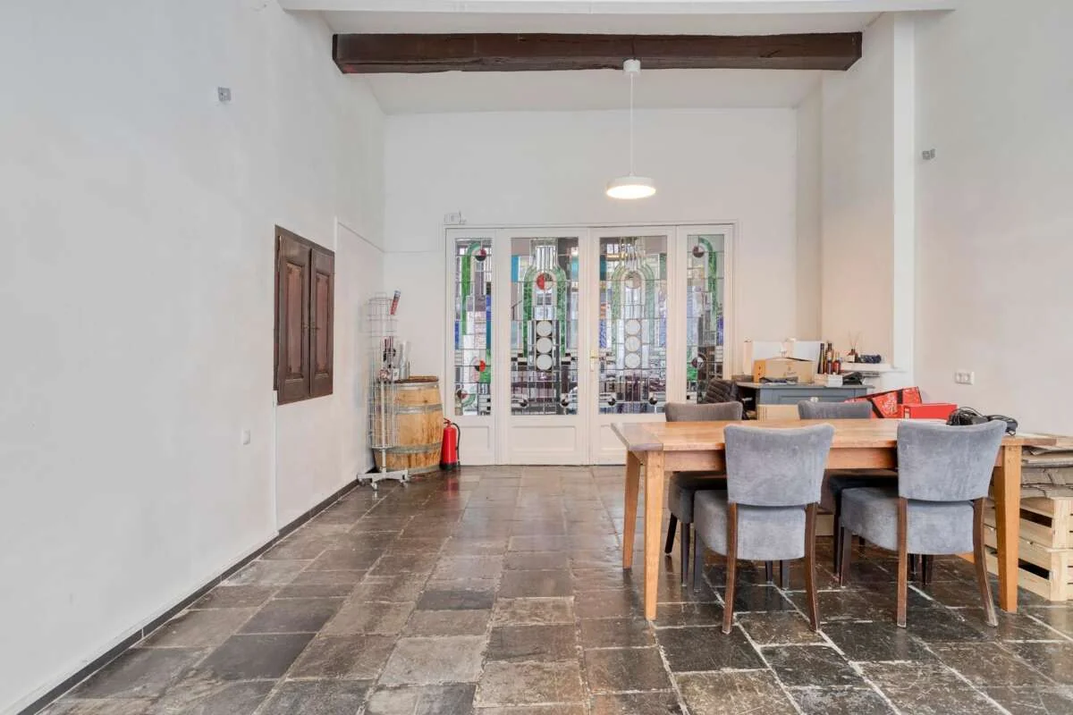 geblurde versie van de foto als achtergrond