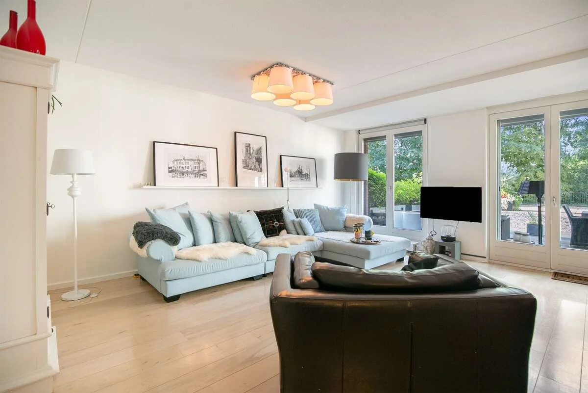 geblurde versie van de foto als achtergrond