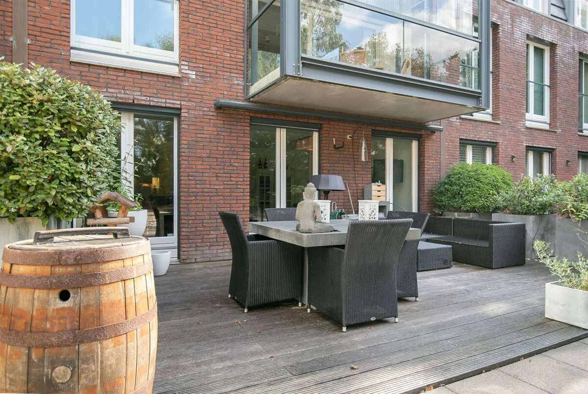 geblurde versie van de foto als achtergrond