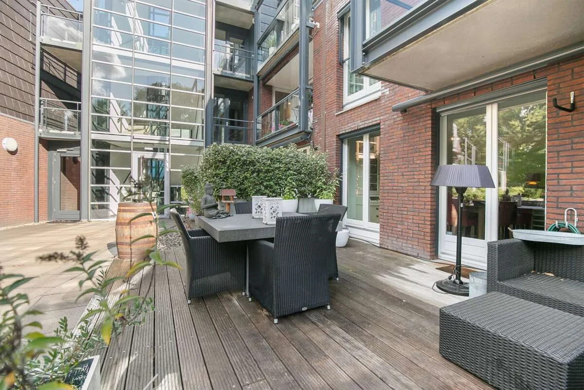 geblurde versie van de foto als achtergrond