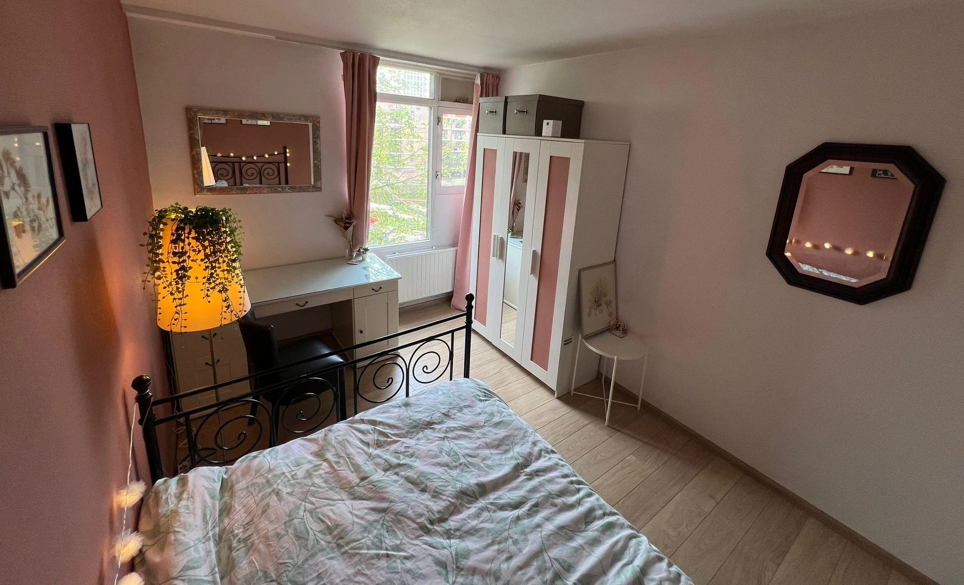 geblurde versie van de foto als achtergrond