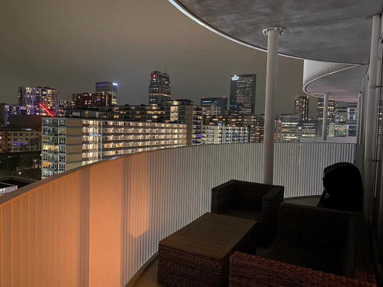 geblurde versie van de foto als achtergrond