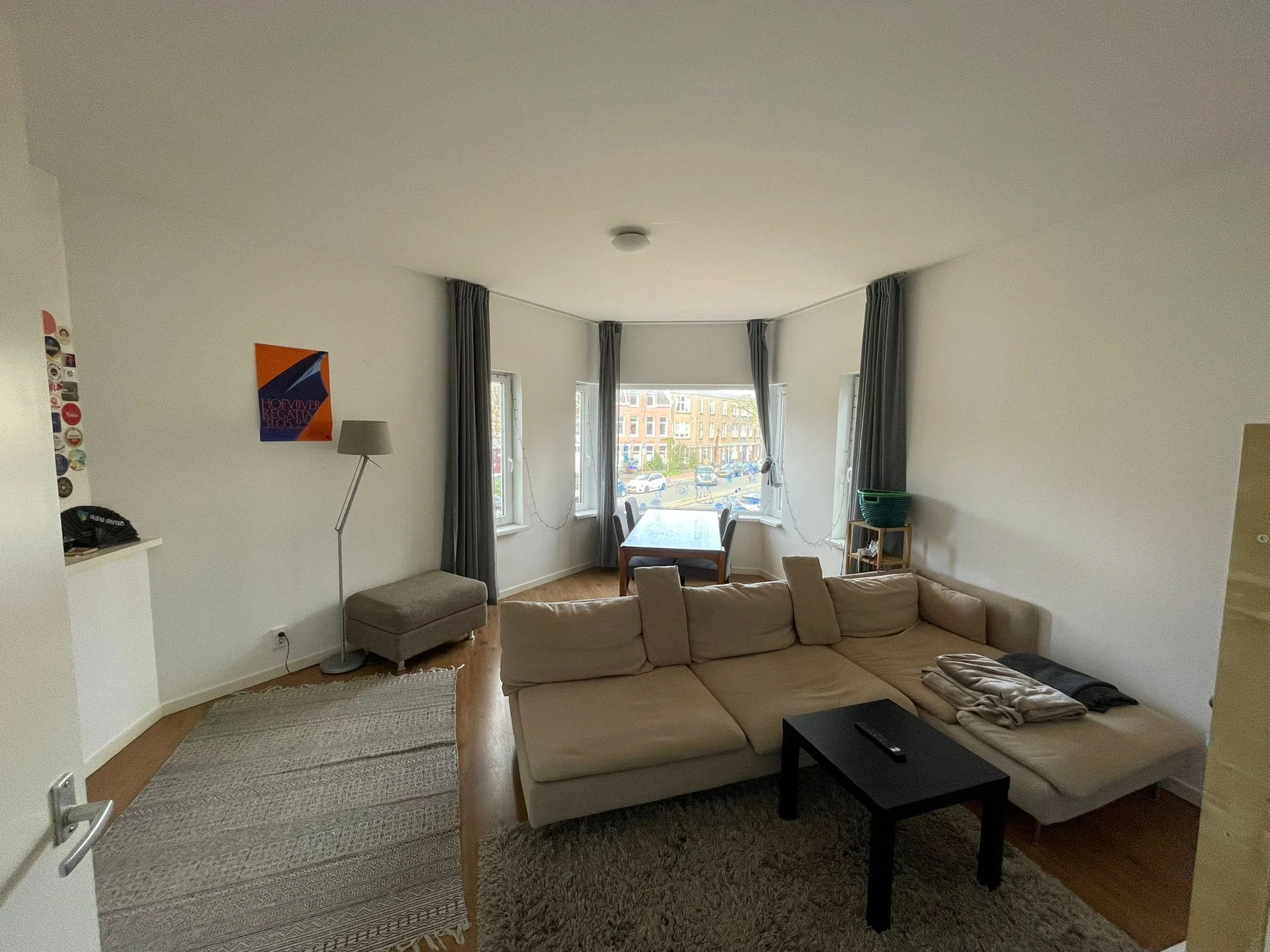 geblurde versie van de foto als achtergrond