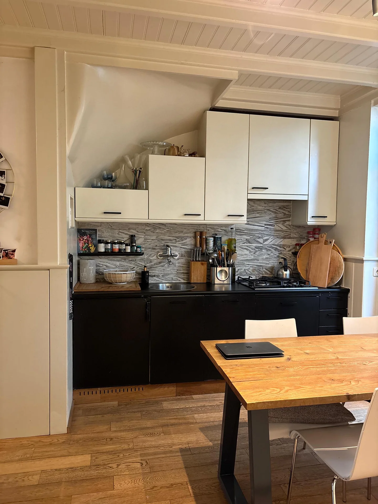 geblurde versie van de foto als achtergrond