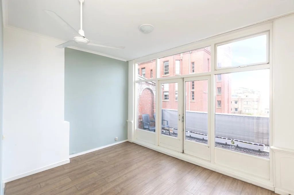 geblurde versie van de foto als achtergrond