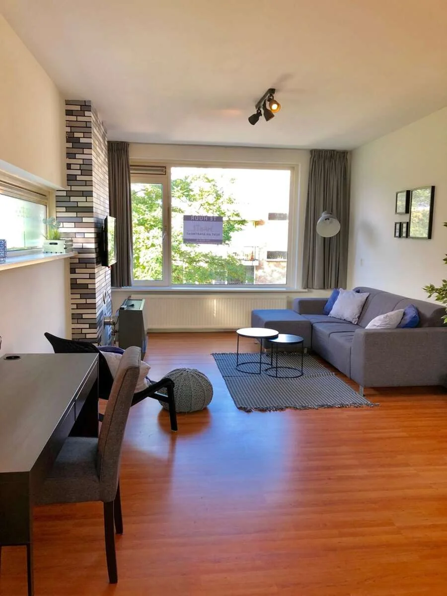 geblurde versie van de foto als achtergrond