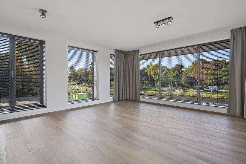 geblurde versie van de foto als achtergrond