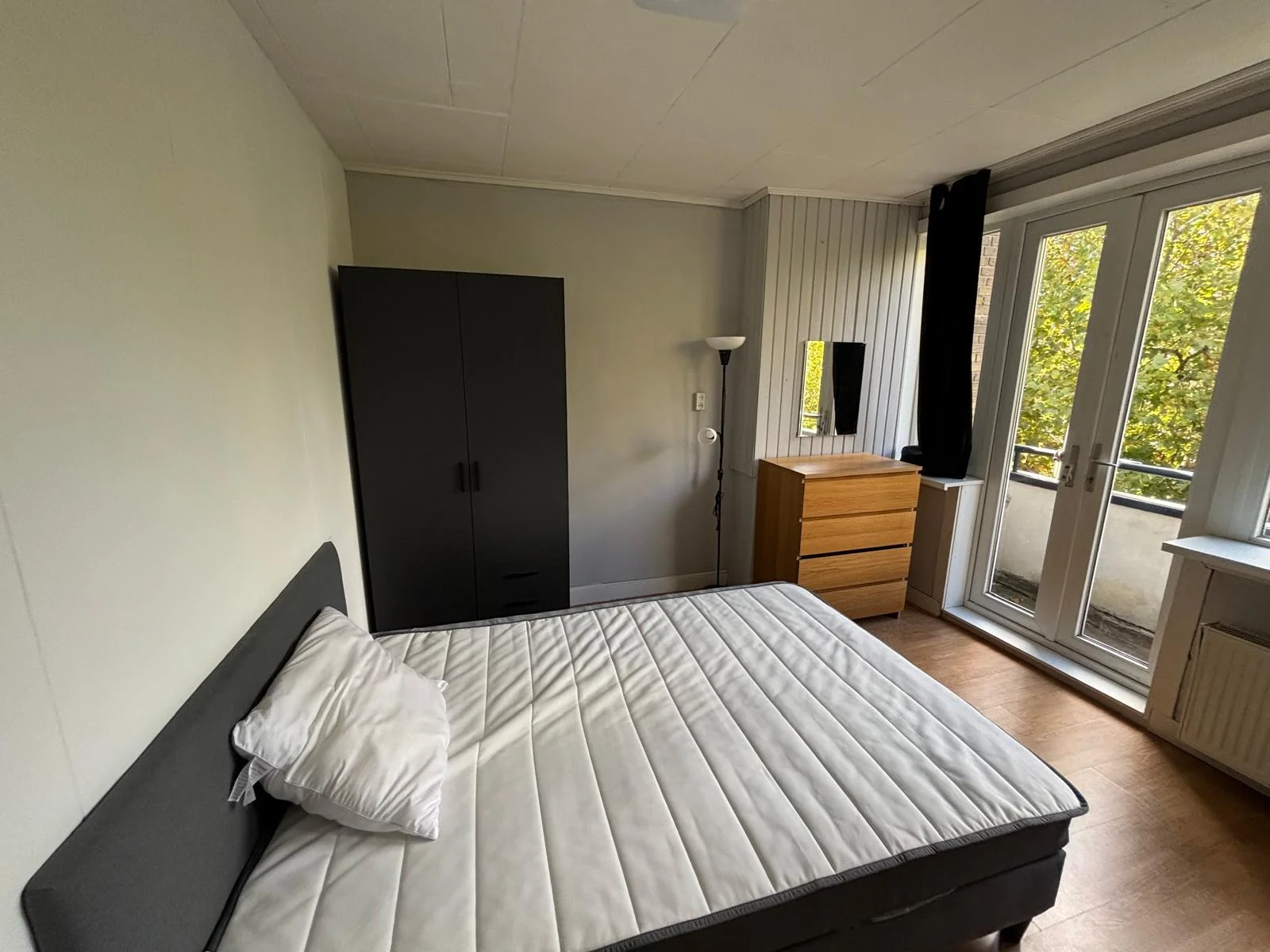 geblurde versie van de foto als achtergrond