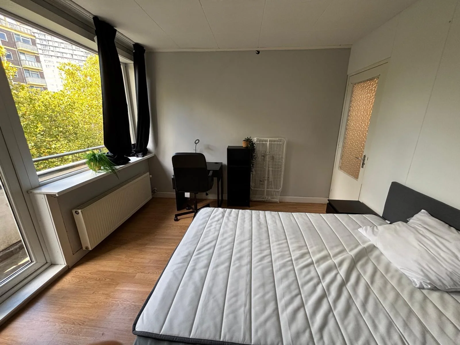 geblurde versie van de foto als achtergrond