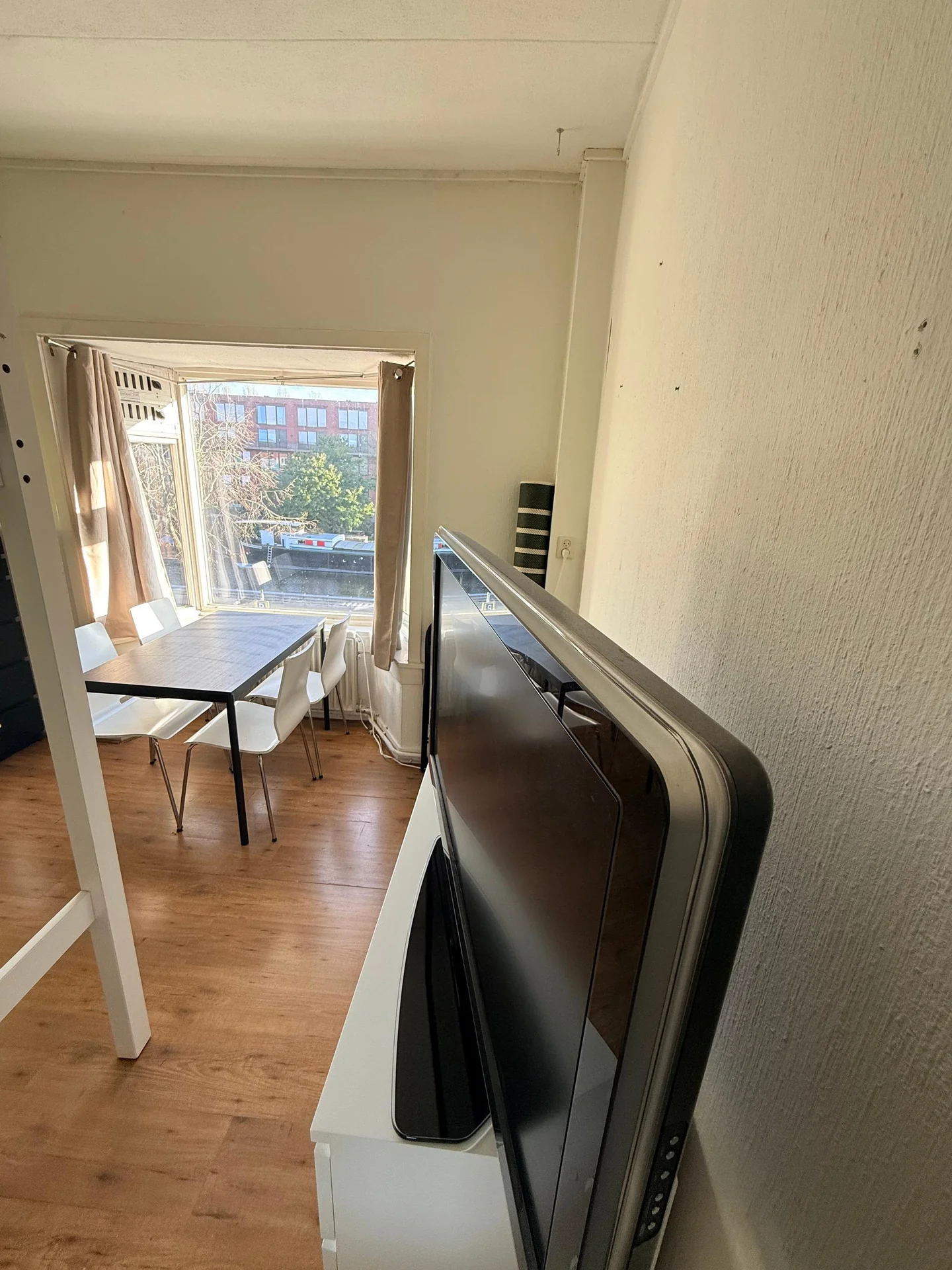 geblurde versie van de foto als achtergrond