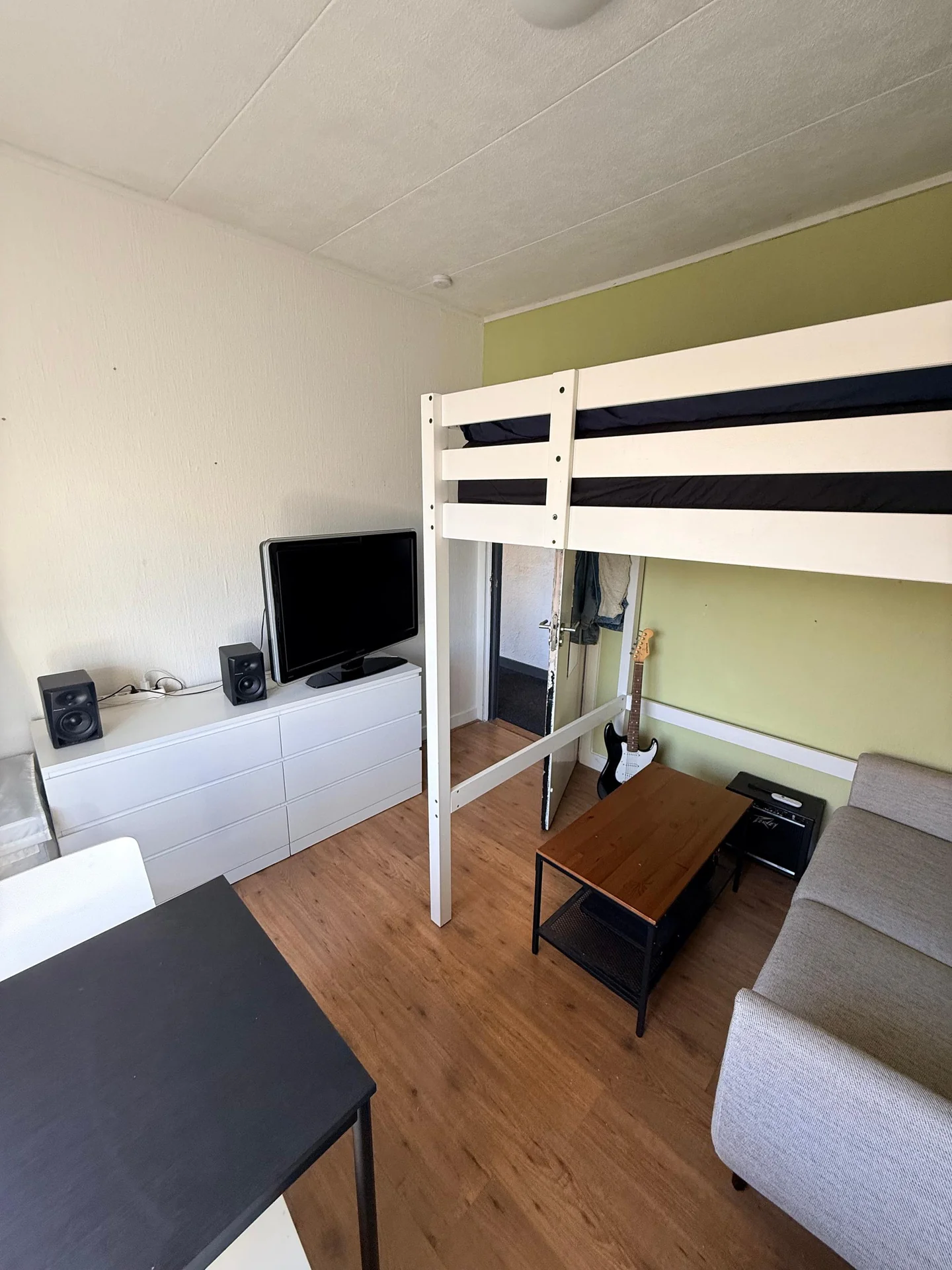 geblurde versie van de foto als achtergrond