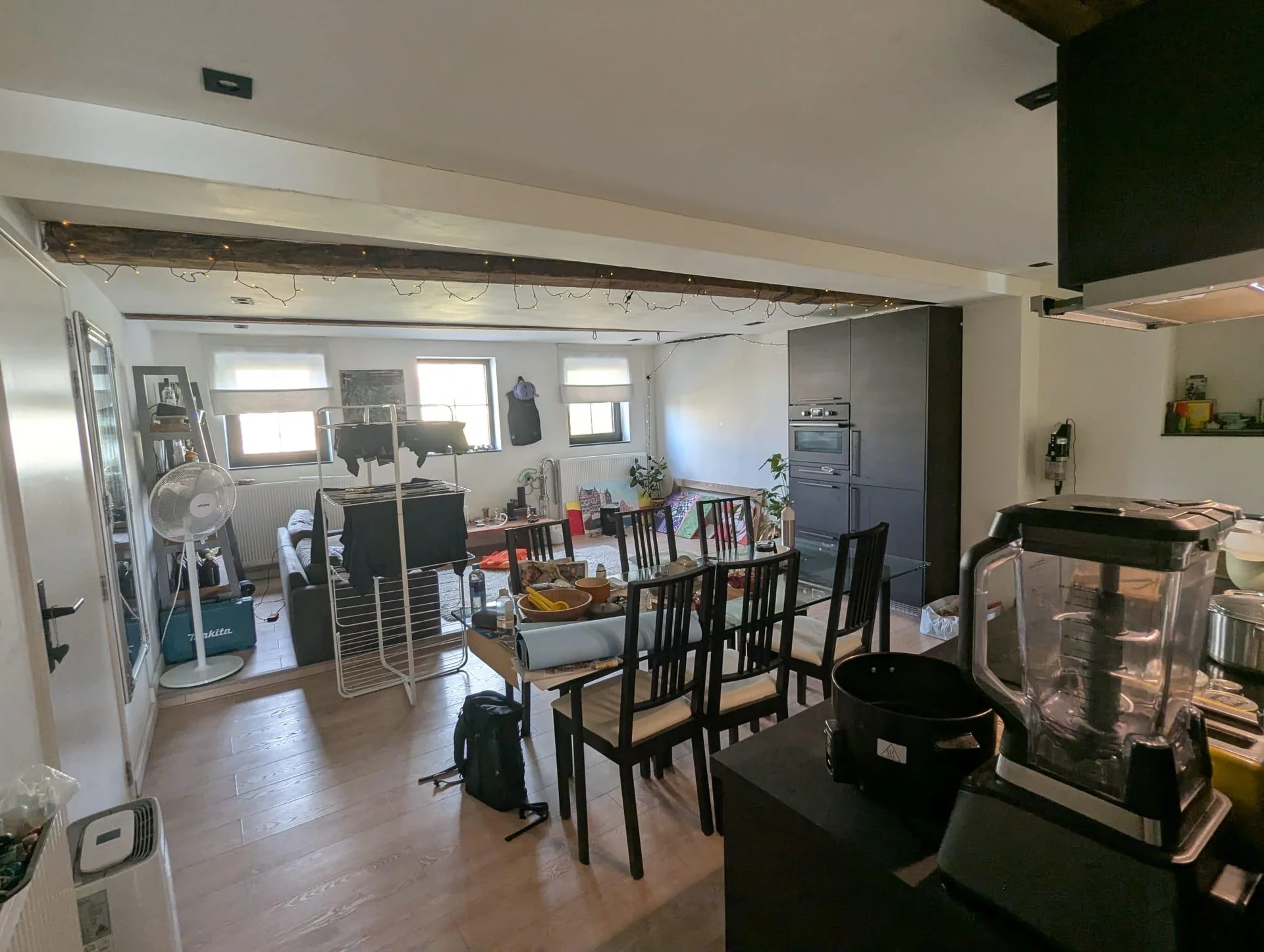 geblurde versie van de foto als achtergrond