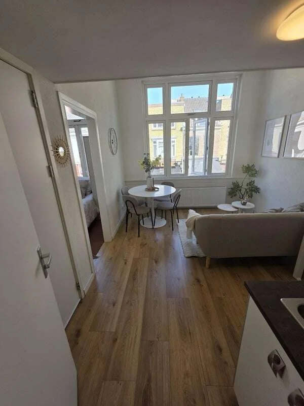 geblurde versie van de foto als achtergrond