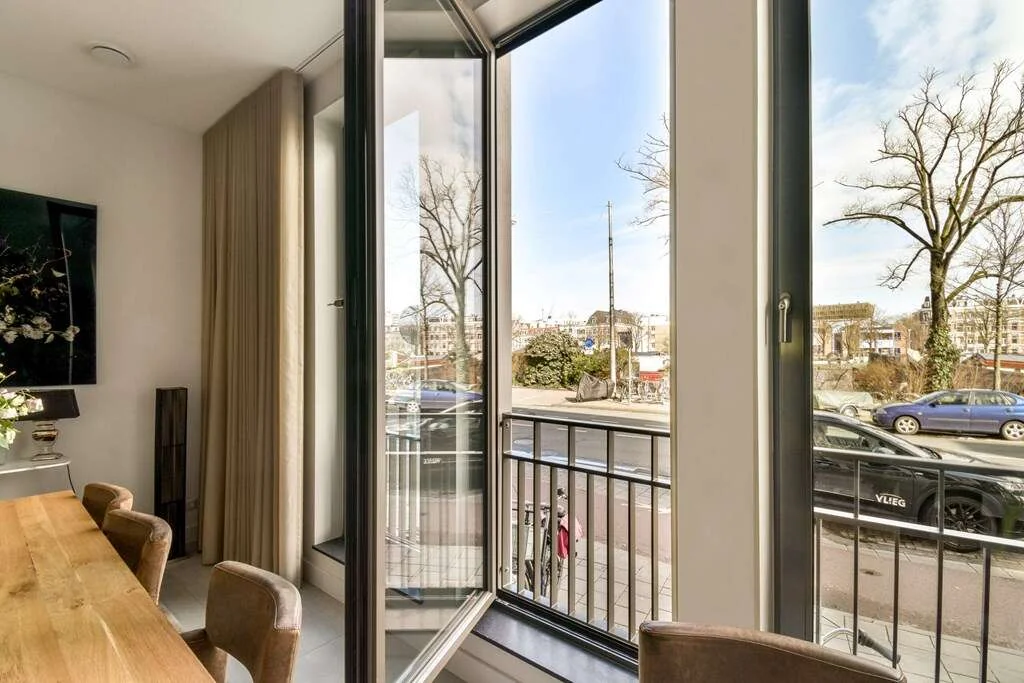 geblurde versie van de foto als achtergrond