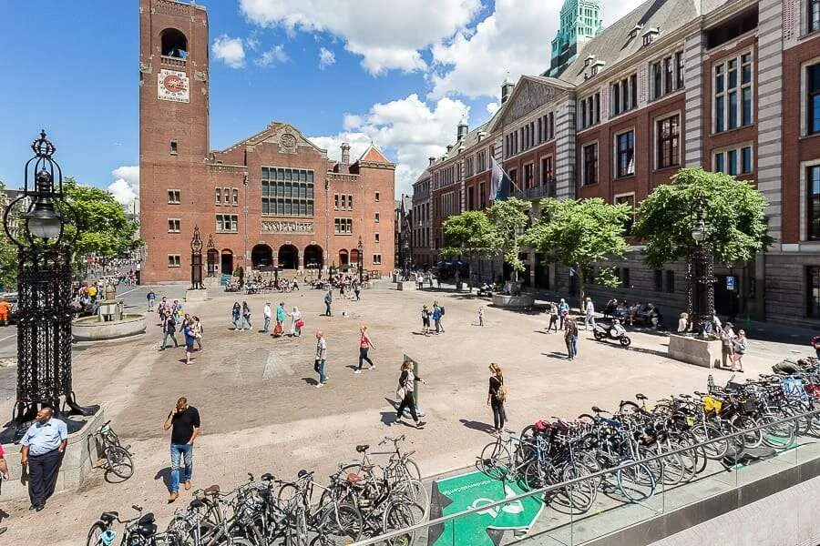 geblurde versie van de foto als achtergrond