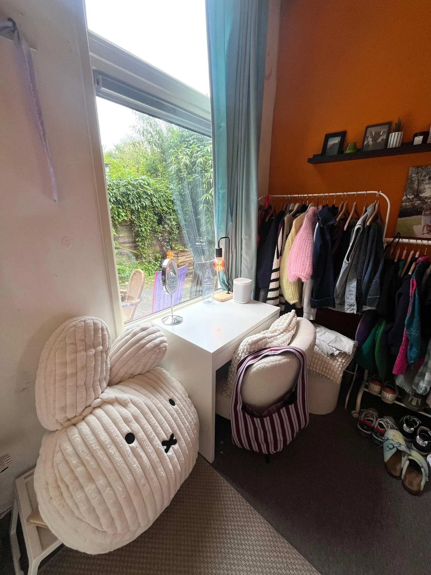 geblurde versie van de foto als achtergrond