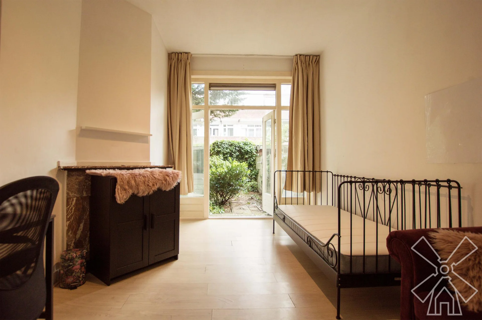 geblurde versie van de foto als achtergrond