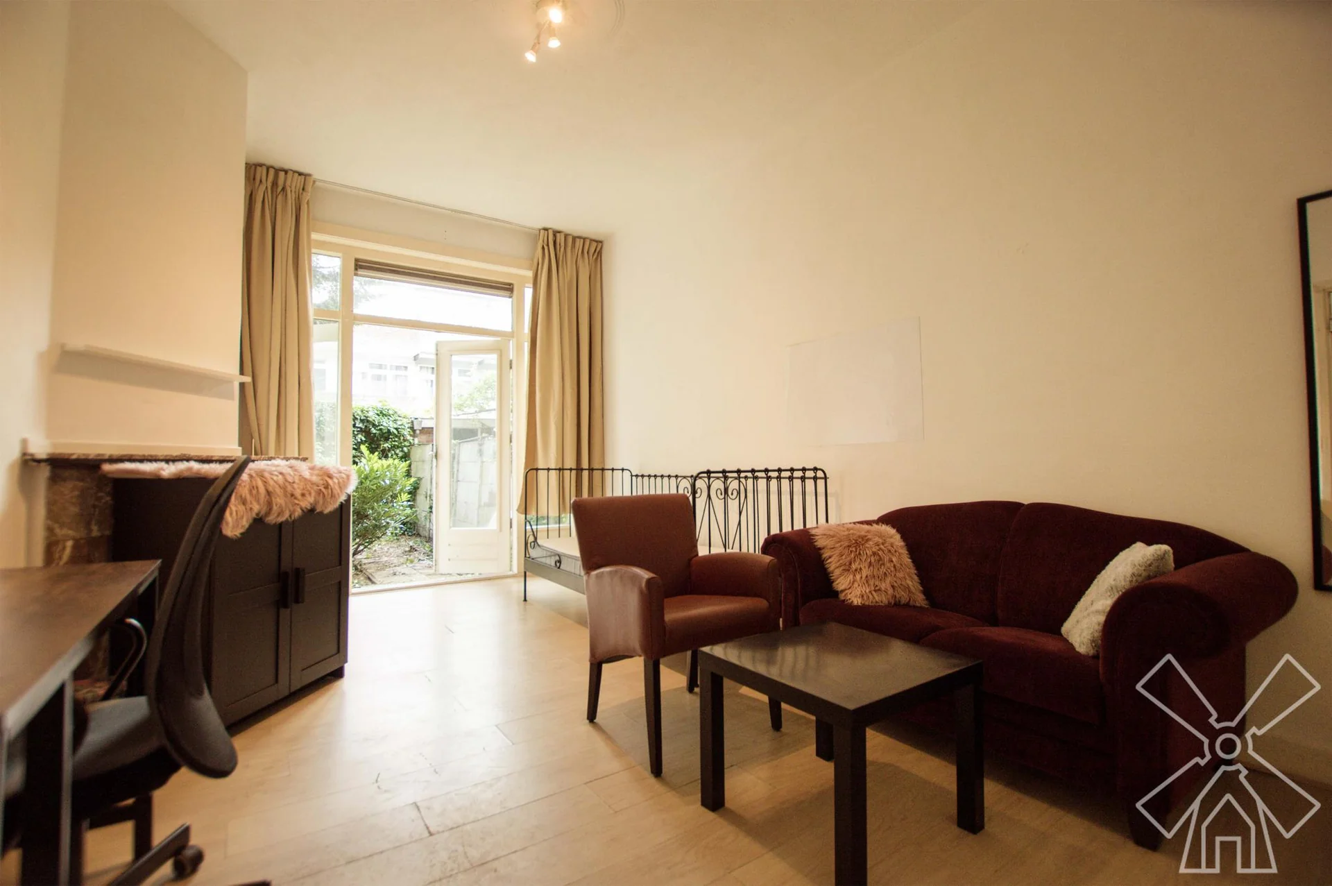 geblurde versie van de foto als achtergrond