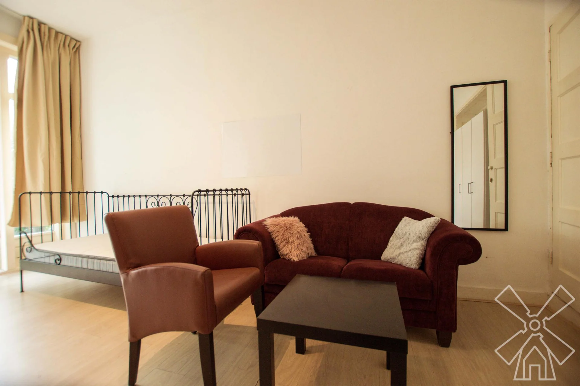 geblurde versie van de foto als achtergrond