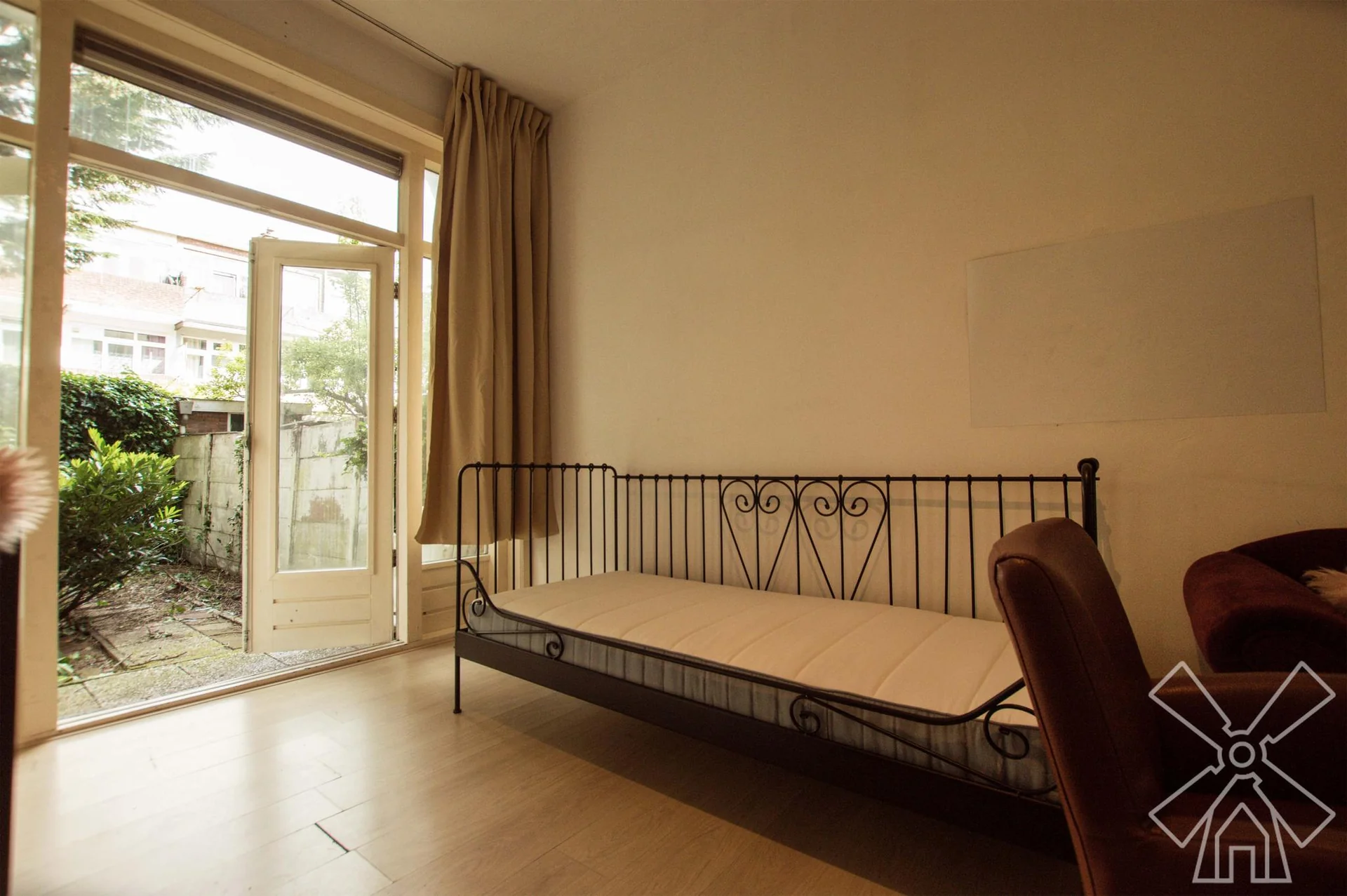 geblurde versie van de foto als achtergrond