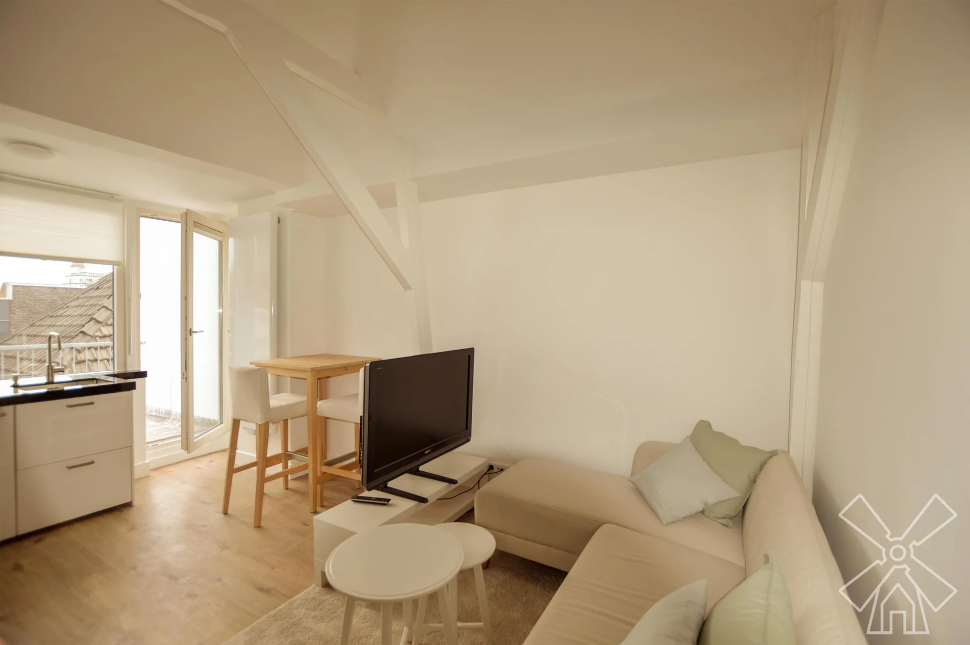 geblurde versie van de foto als achtergrond