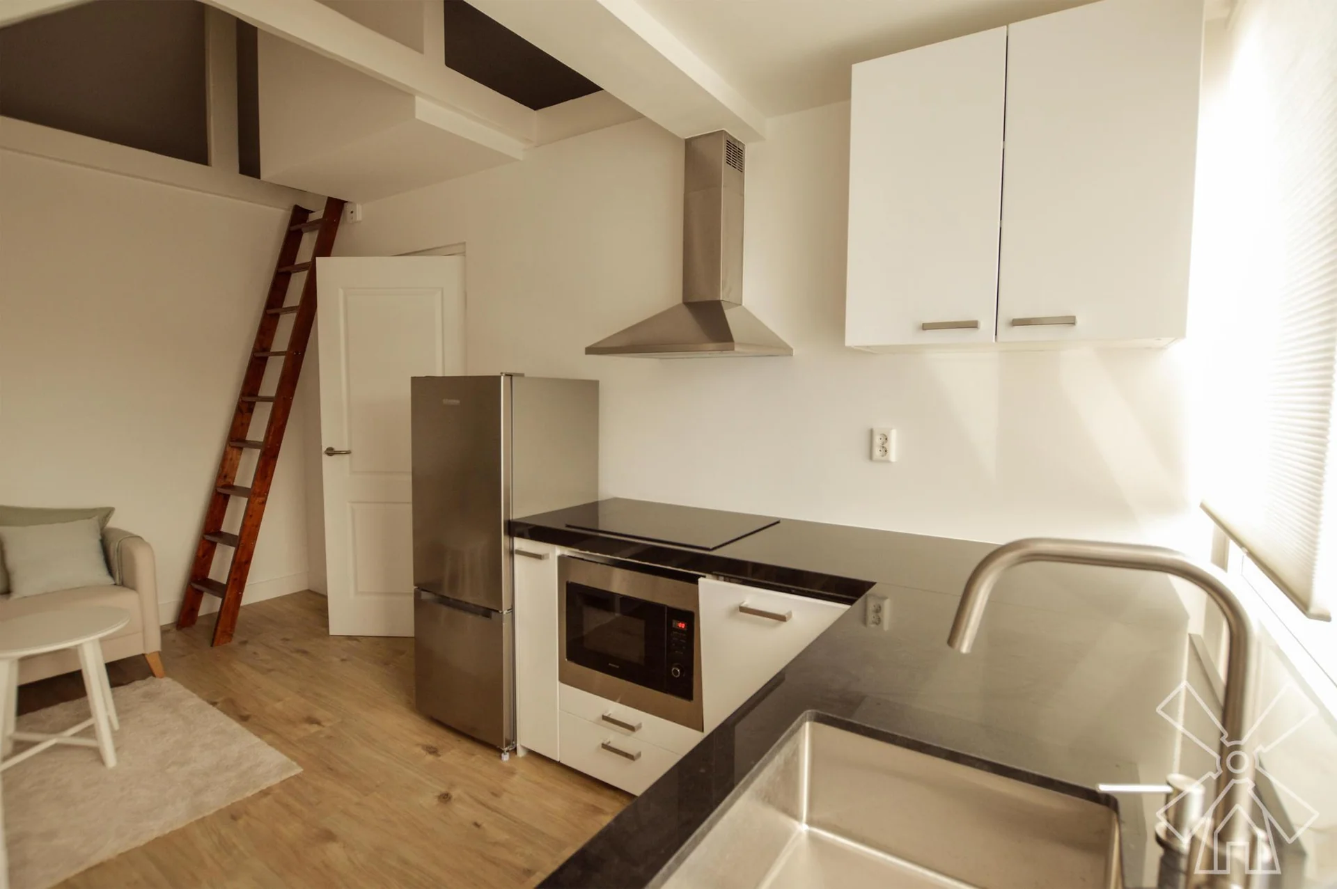 geblurde versie van de foto als achtergrond